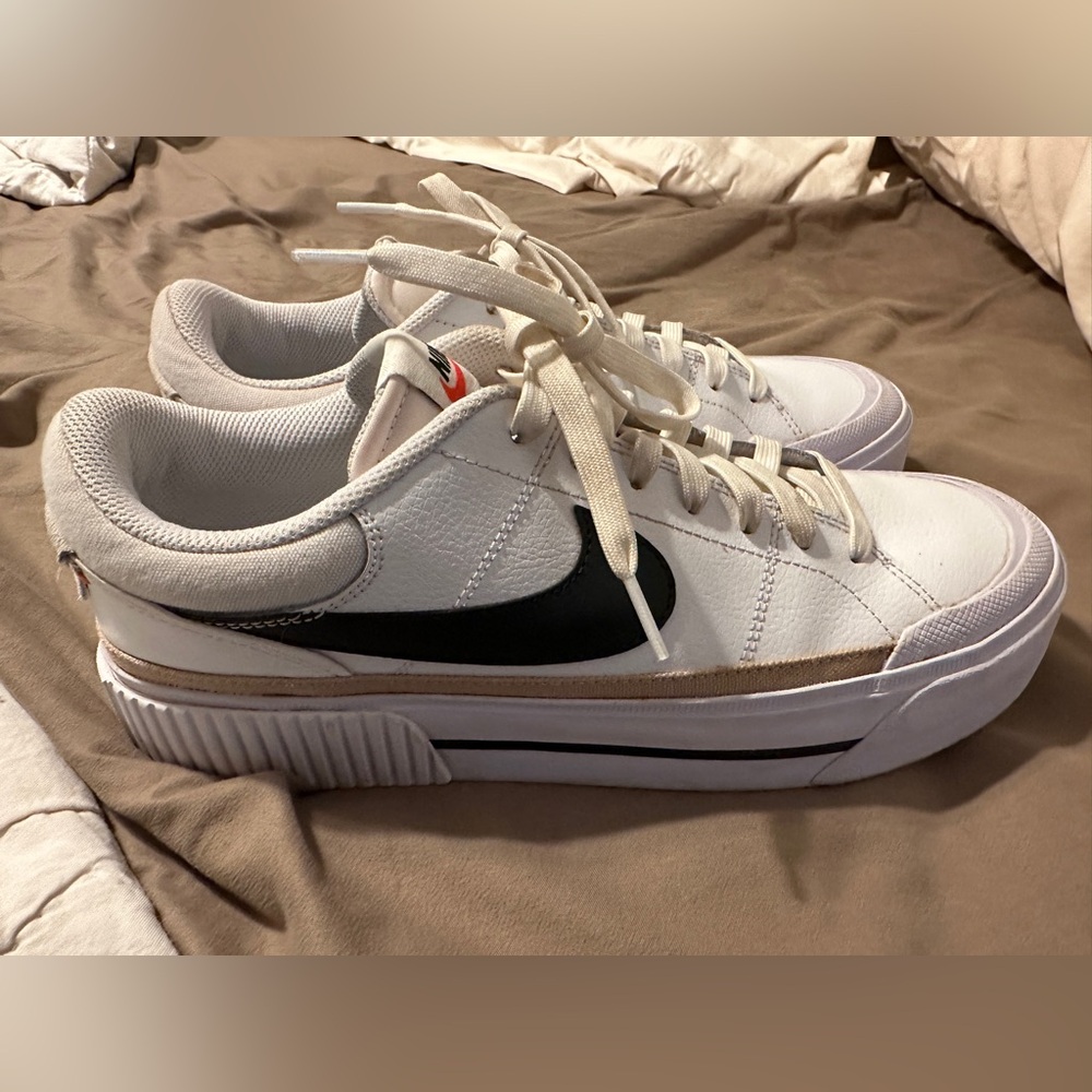Nike Women's Legacy Lift Size 11